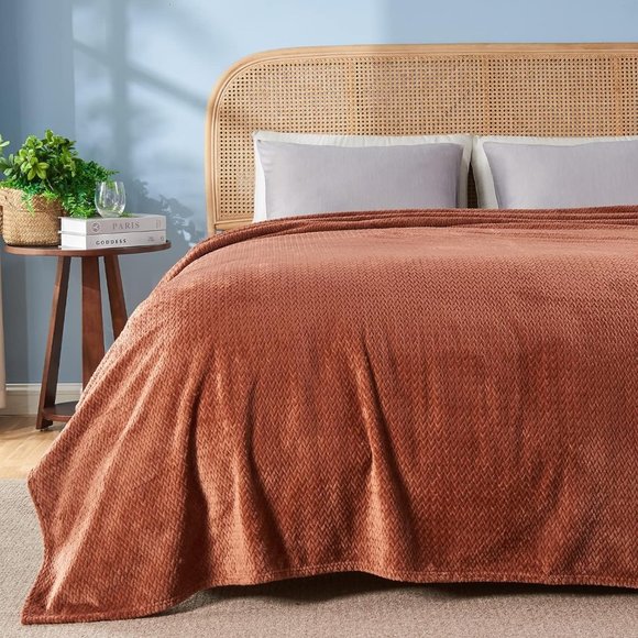 Rust Brown Soft Velvety Chenille Blush Queen Size Bed Blanket Leaves Texture New - Picture 1 of 9